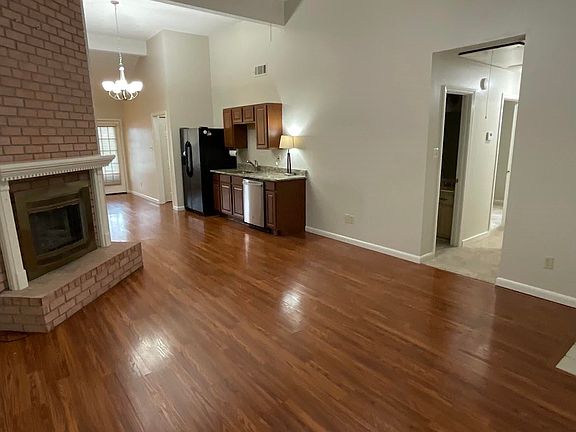 5th image of 2408 Country Trail Dr