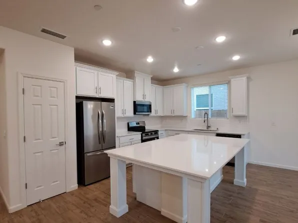 6541 E Carmen Ave, Fresno, CA 93727