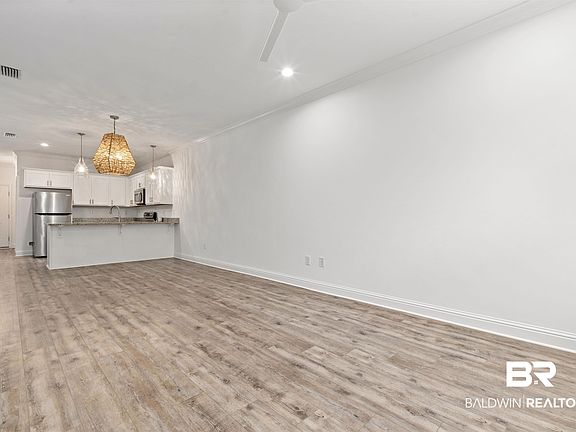 4th image of 2651 S Juniper St Unit 2102
