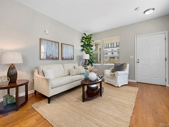4th image of 2653 Roslyn Street