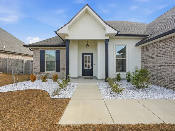 4631 Jayhawk Dr, Crestview, FL 32539