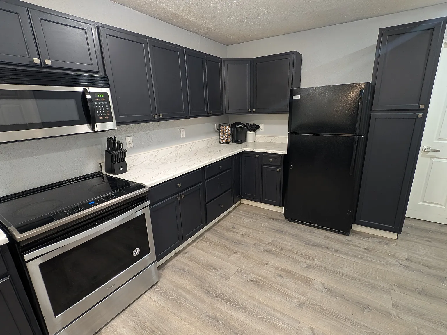 3 bed, 1094 sqft, $2,650 — Photo 2