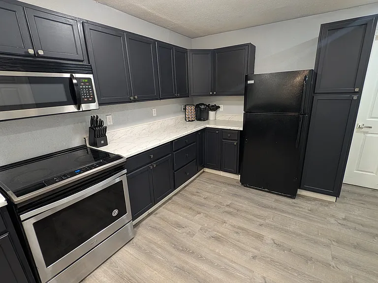511 Goliad St — Photo 2