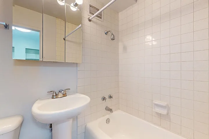 Lake Meadows Apartments — Photo 167