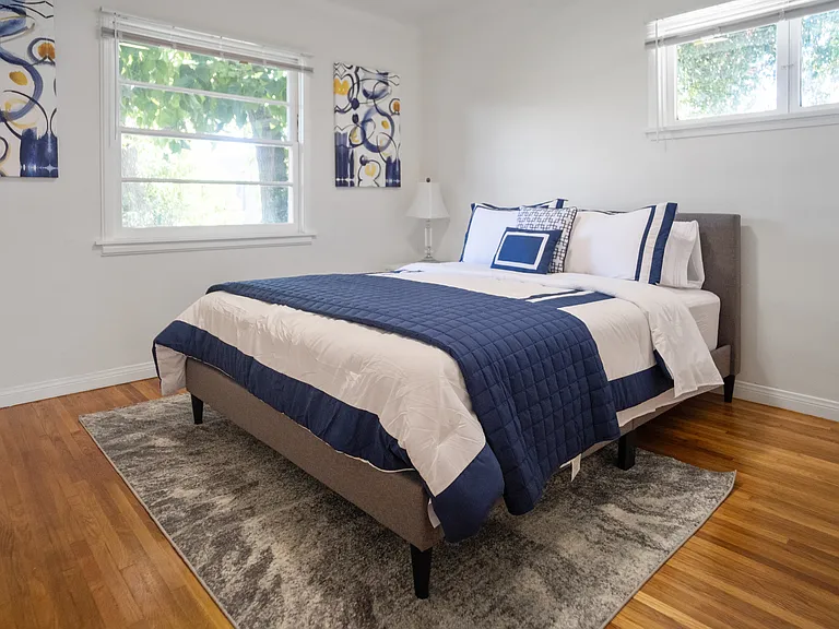 311 Irving Ave — Photo 8