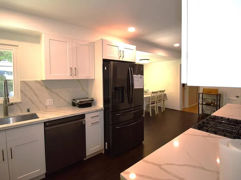 841 W Roses Rd — Photo 14