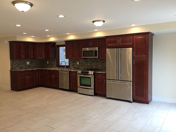 3rd image of 16412 92nd St