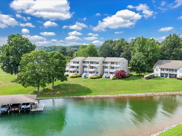 220 Blarney Stone Ct, Huddleston, VA 24104
