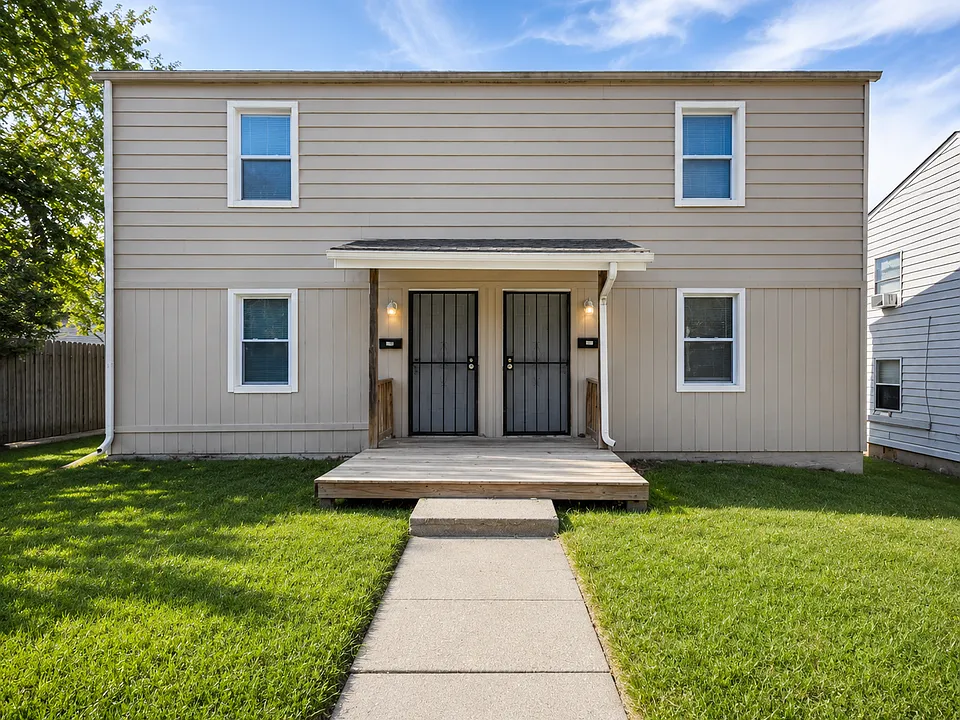 2118 Monroe Ave