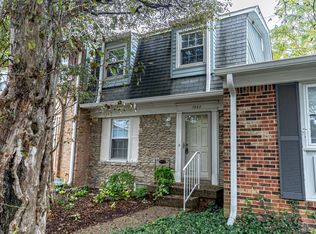 1307 Lancaster Pl, Hurstbourne, KY 40222