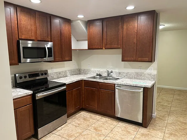 806 Oak St #10-1 — Photo 5