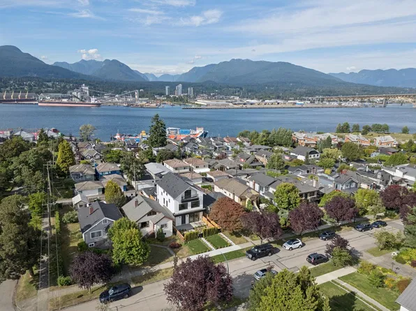 2815 Trinity St #1, Vancouver, BC V5K 1E8