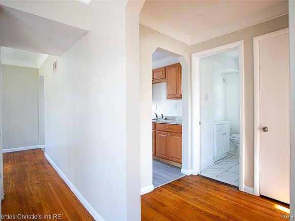 5th image of 17606 Tennyson St