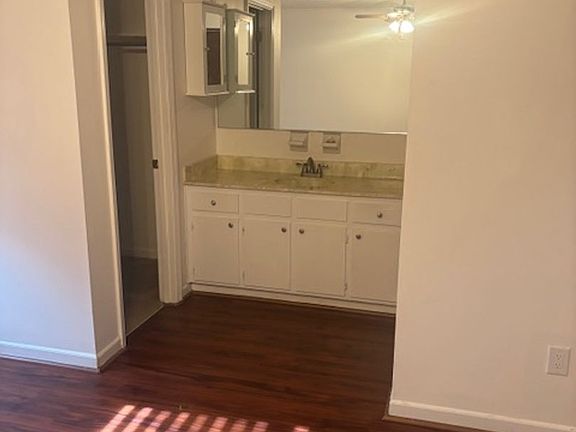 3rd image of 3403 Ravenwood Dr