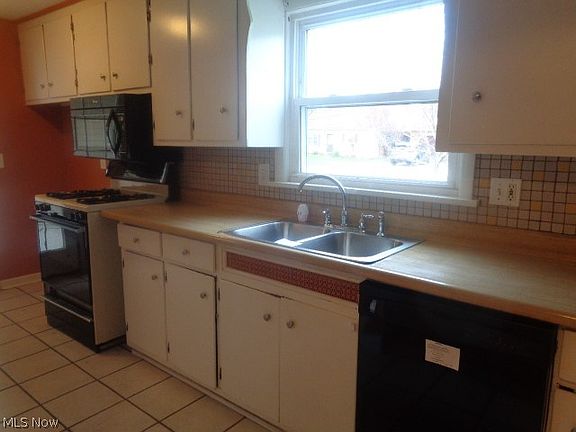 5th image of 9906 Emerson Dr