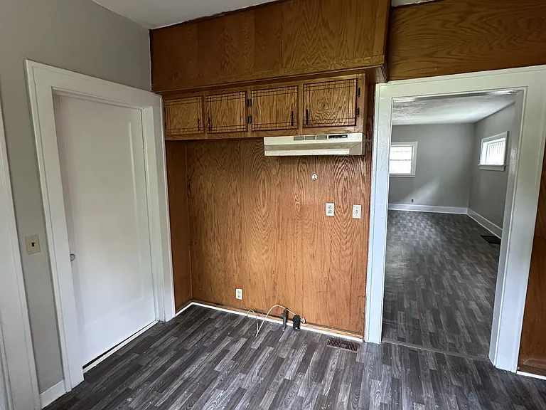 330 W 14th St — Photo 12