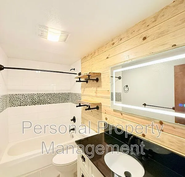 9411 NE Pinecreek St — Photo 13