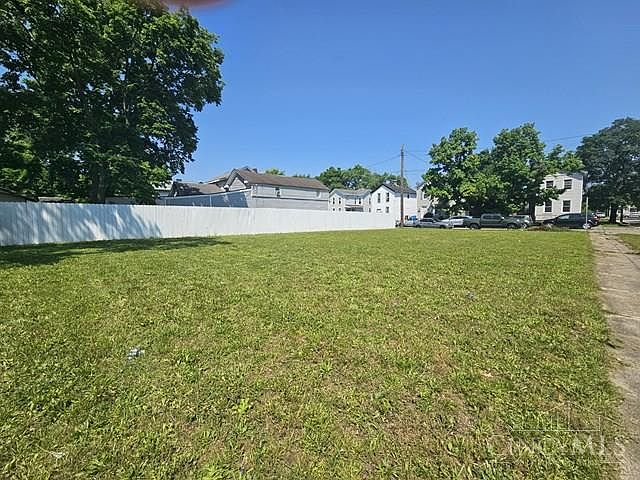 2nd image of 555 Linn St