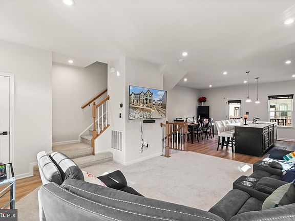 4th image of 1114 Spur Ln