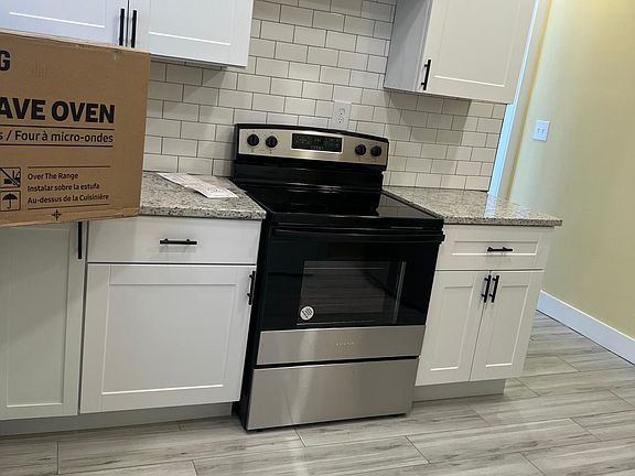 3rd image of 1305 N Lasalle St #1305