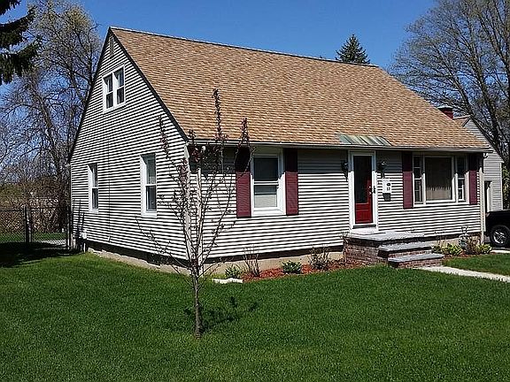 2nd image of 17 Glen Forest Ln