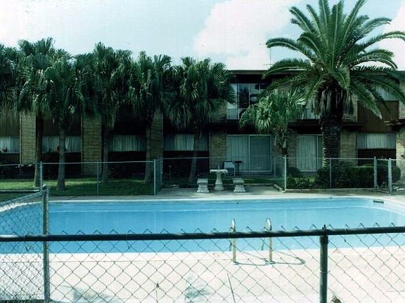4th image of 704 W Corral Ave