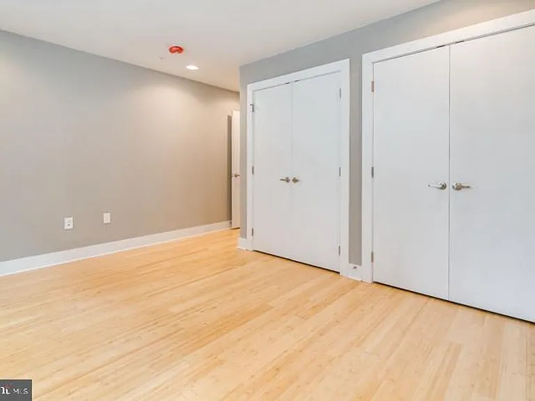 133 E Allen St — Photo 15