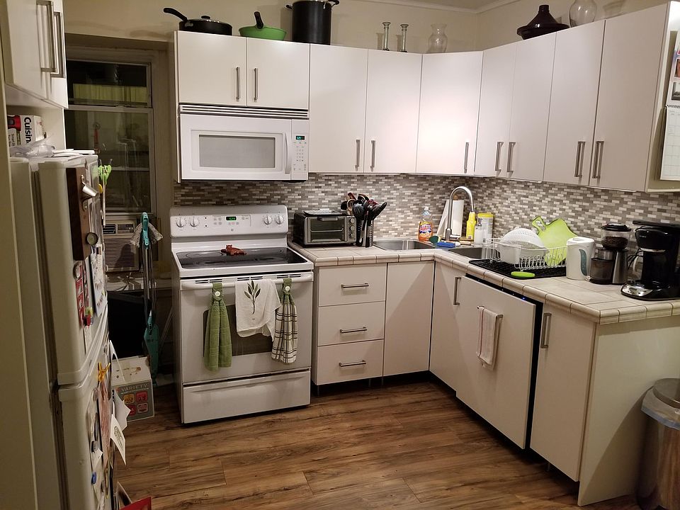 1st image of 4947 Catharine St #3