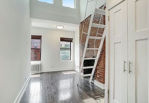 2nd image of 210 Avenue B APT 4s