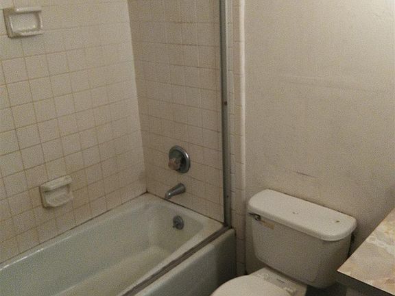 3rd image of 3300 W Gadsden St