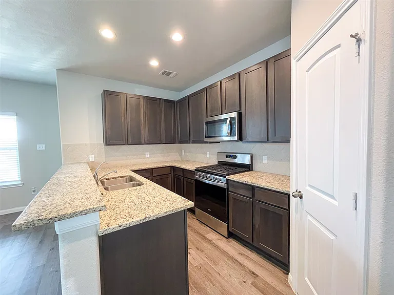6515 James Michael Dr — Photo 6