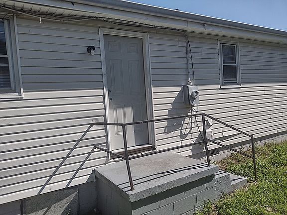 5th image of 330 Mistletoe St