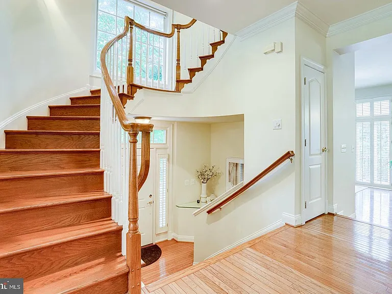 1601 Colonial Hills Dr — Photo 10