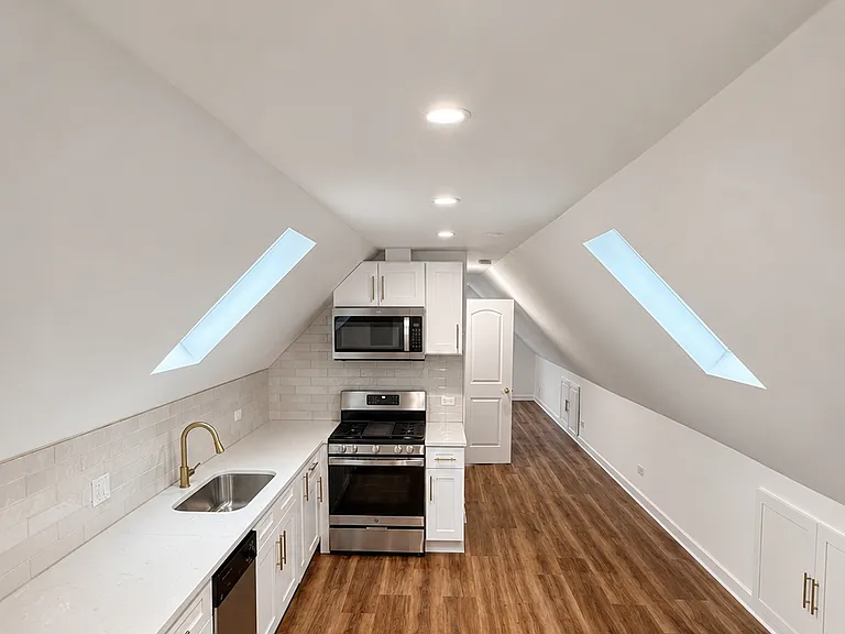 2940 N Allen Ave — Photo 2