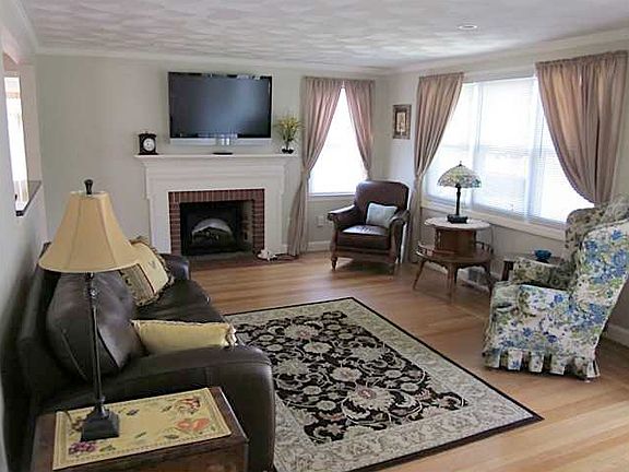 2nd image of 347 Garden City Dr