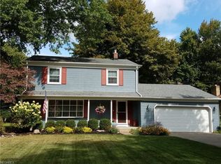 27548 Cottonwood Trl, North Olmsted, OH 44070
