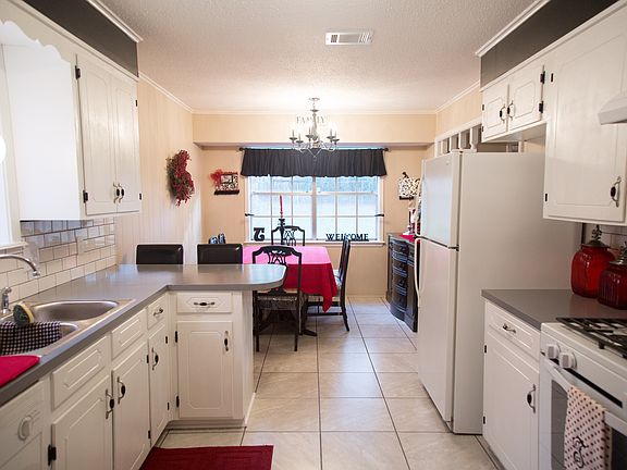 4th image of 8532 Hollow Bluff Dr