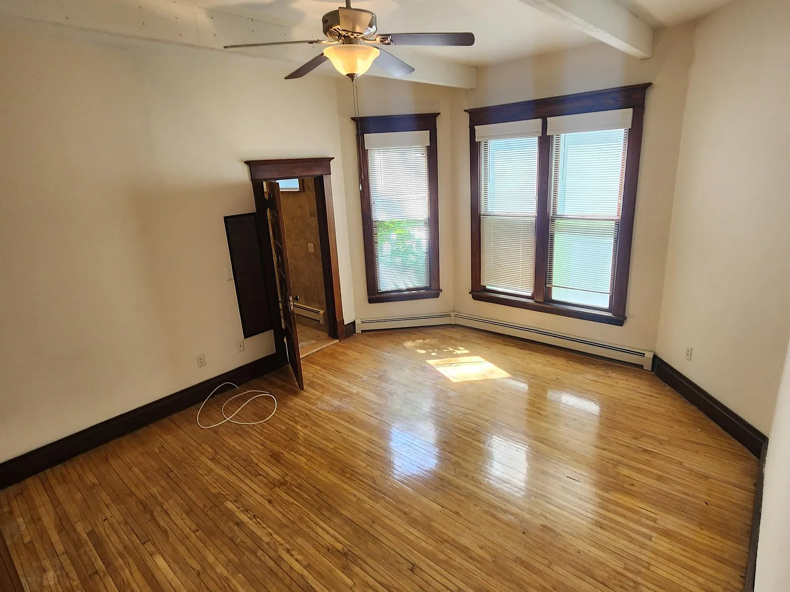 3 bed, 1350 sqft, $2,490 — Photo 2
