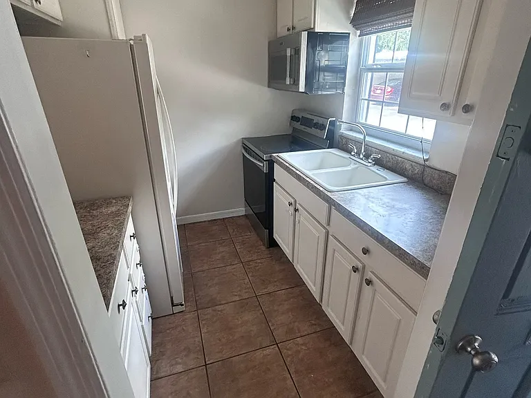 619 E Amelia St #A — Photo 10