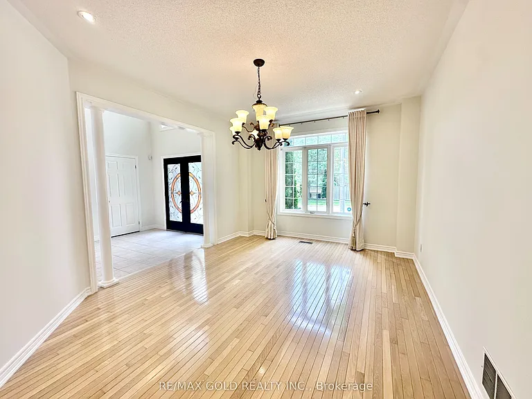 2293 Baronwood Dr — Photo 4