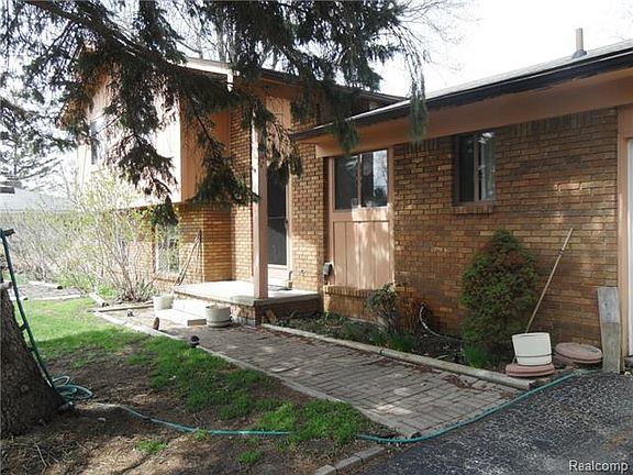3rd image of 923 Arttdale Dr