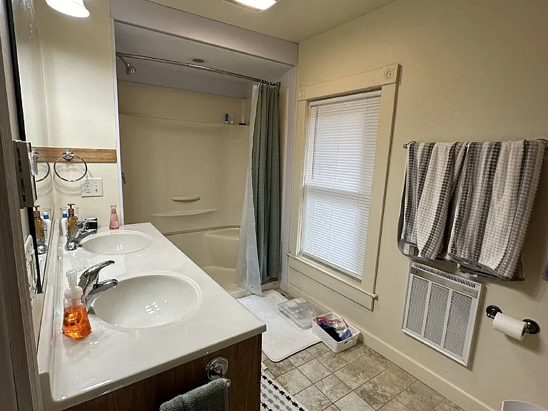 318 Gilbert Ave — Photo 11