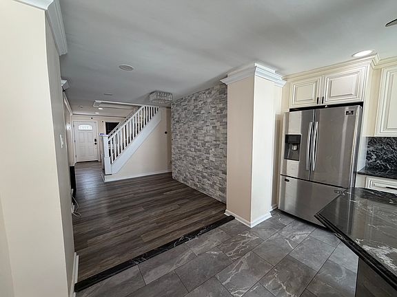 4th image of 321 Grant Ave #321