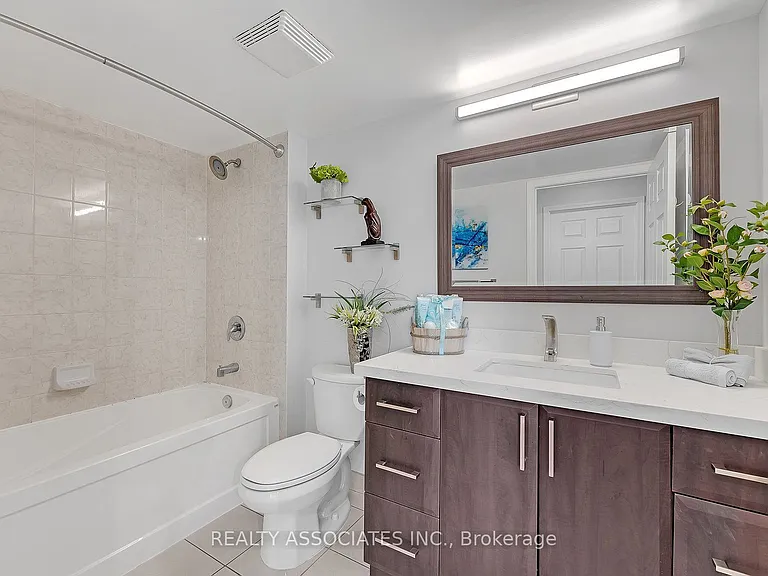 19 Grand Trunk Cres #2710 — Photo 25