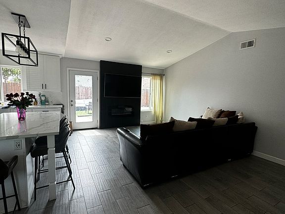 5th image of 2614 Pikake St