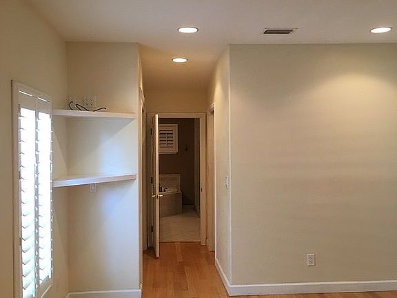 4th image of 460 Bahama Dr