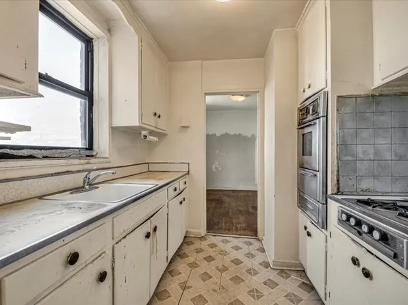 2475 East 11th Street image 8 of 16