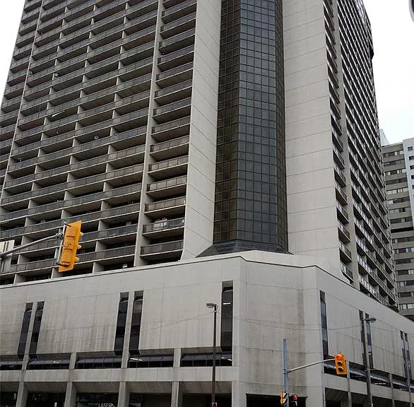 150 Park St W #2116 — Photo 1