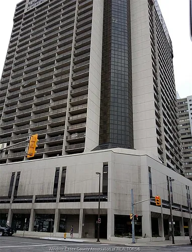 150 Park St W Photo 1