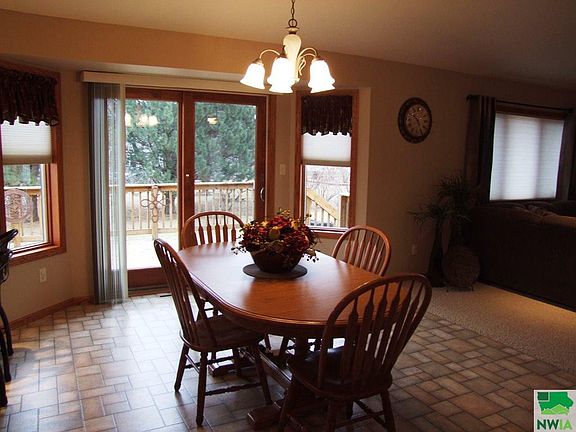 4th image of 713 Prairie Ln